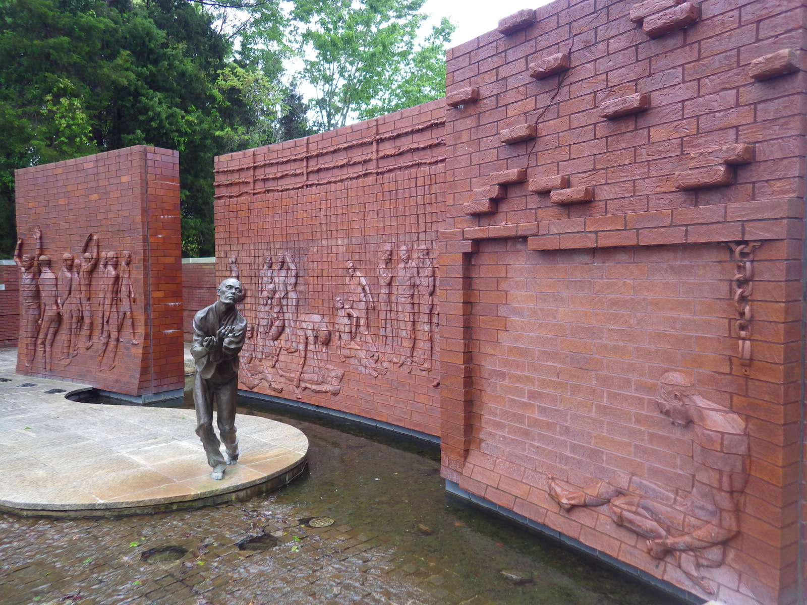 The memorial outside of the museum